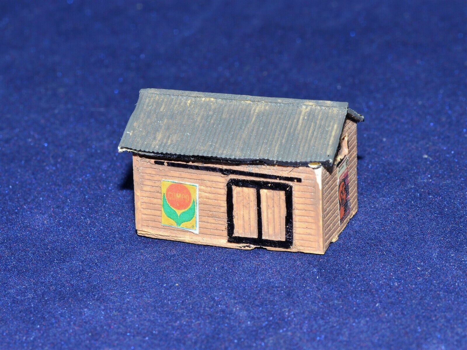 Z Scale Building Small Shack House - Approximately 1 1/4" Wide By 3/4" Tall